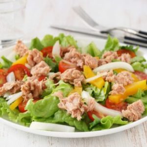 gemischter Salat mit Thunfisch