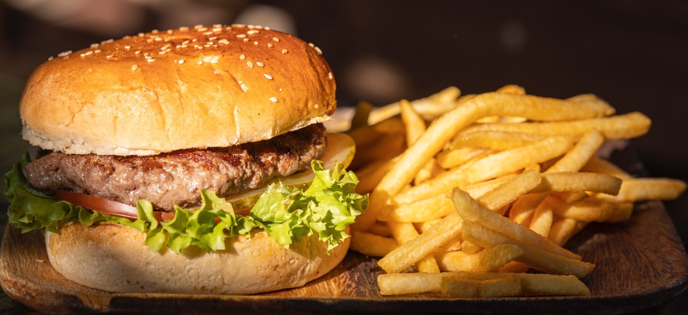 classic Hamburger XL mit Country fries - finger food affair GmbH